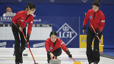 他们已迫不 他们已迫不